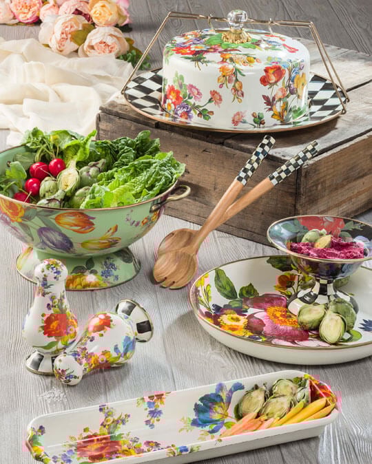 Serve with style in The Entertaining Kitchen™. Our large collection of serving pieces is suitable for every setting, from one-dish casual dining to gatherings with friends where food preparation becomes the fun focal point of the occasion.